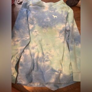 this is a hoodie from pink! size xs! very good condition practically brand new